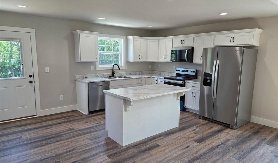 245 Peterson Ave, Auburn, KY 42206 - 2 Beds, 2 Bath