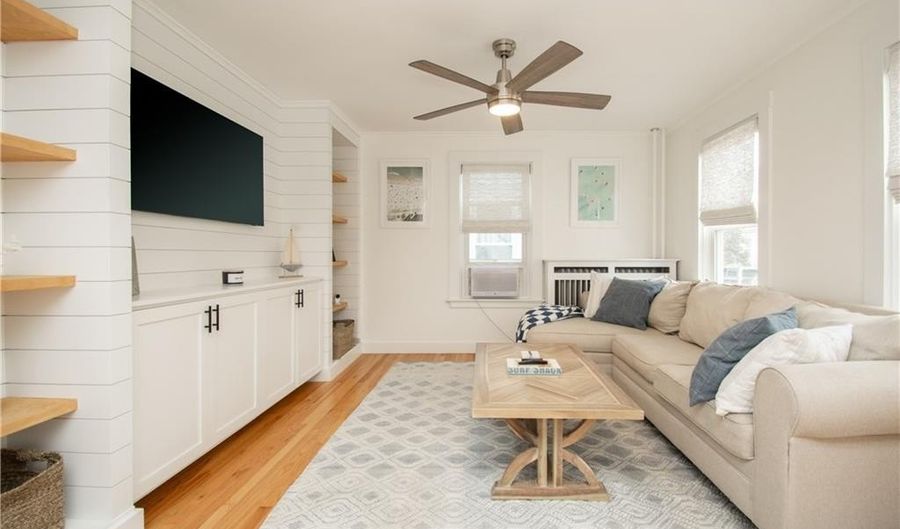 33 Slocum St, Newport, RI 02840 - 3 Beds, 2 Bath
