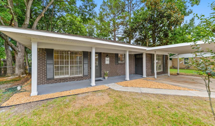 7120 Bienville Dr, Biloxi, MS 39532 - 4 Beds, 2 Bath