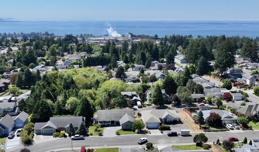 861 JODEE Ln, Brookings, OR 97415 - 4 Beds, 4 Bath