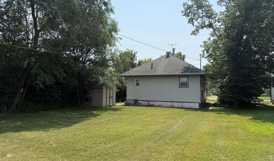 1122 9th Ave, Aberdeen, SD 57401 - 1 Beds, 1 Bath