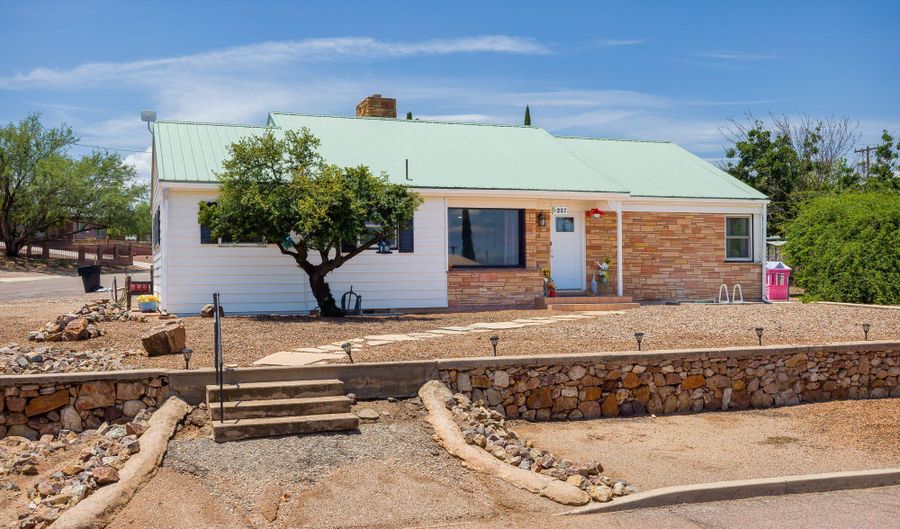 257 W Cactus St, Benson, AZ 85602 - 4 Beds, 2 Bath
