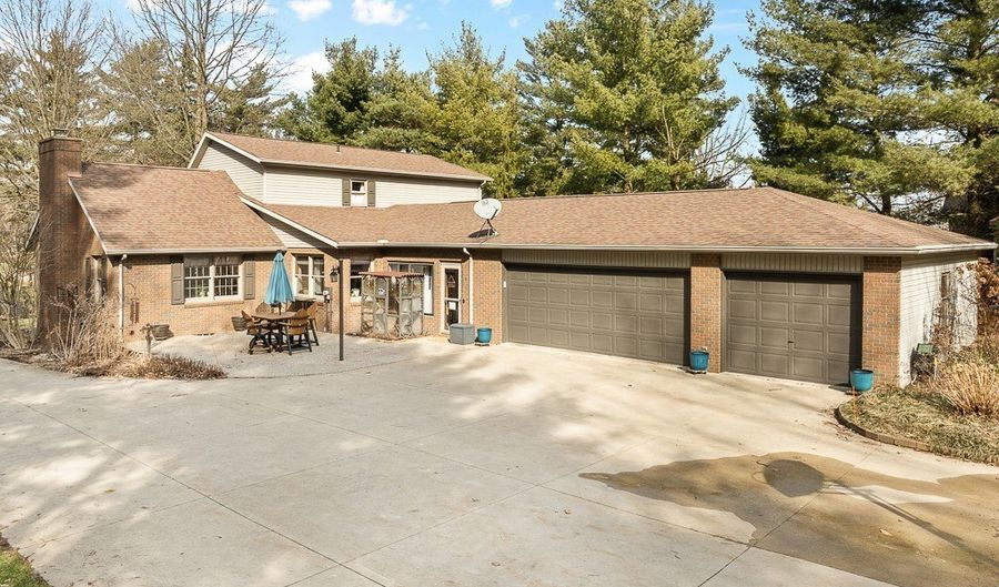 853 Fairway Dr, Alliance, OH 44601 - 3 Beds, 4 Bath