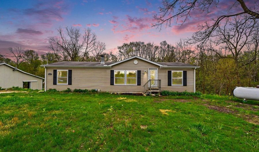 9214 S Cedar Dr, Allendale, MI 49401 - 5 Beds, 3 Bath