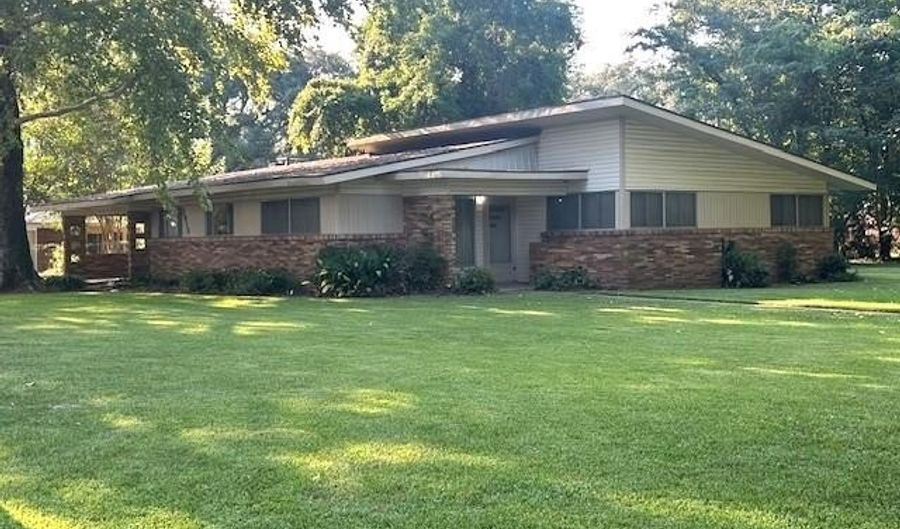 3915 BRENDA St, Alexandria, LA 71302 - 3 Beds, 2 Bath
