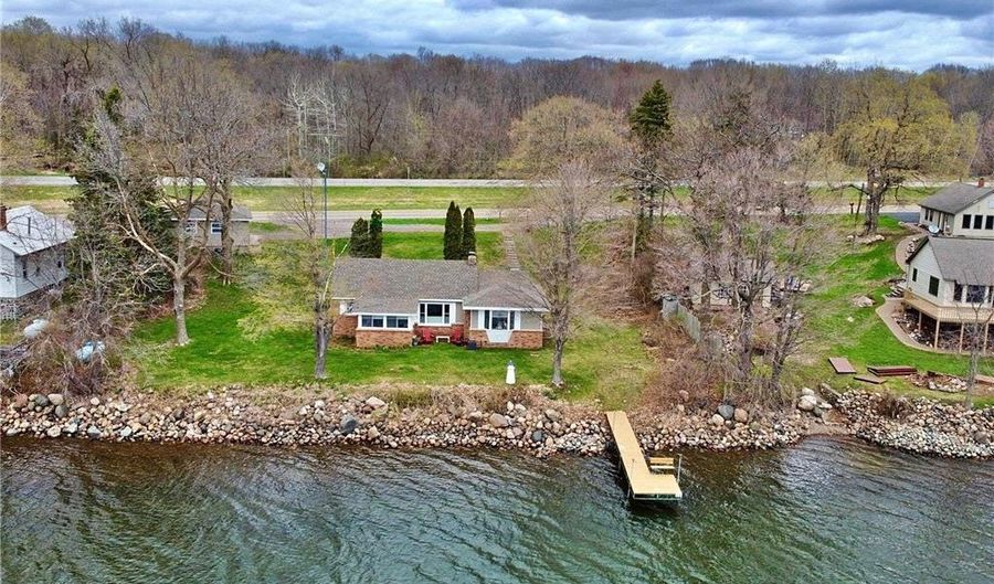 44461 Conifer St, Aitkin, MN 56431 - 2 Beds, 2 Bath