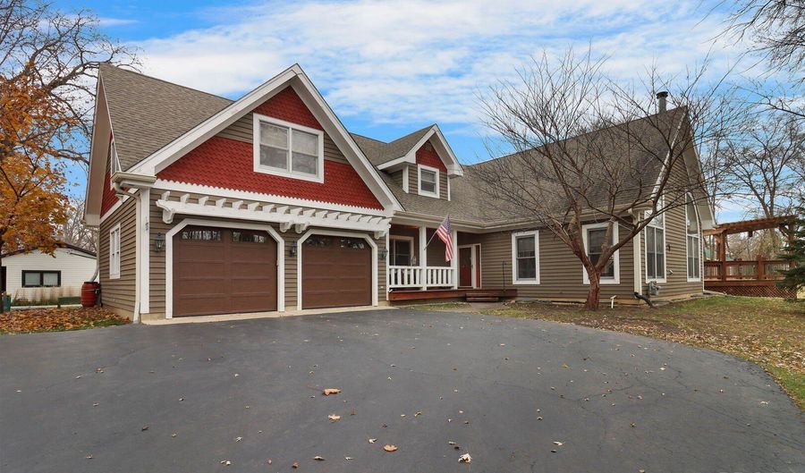 2837 Jackson Dr, Arlington Heights, IL 60004 - 4 Beds, 4 Bath