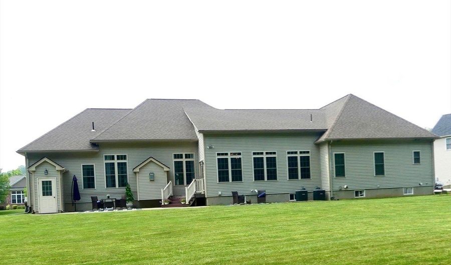 99 Elizabeth St, Agawam, MA 01030 - 3 Beds, 5 Bath