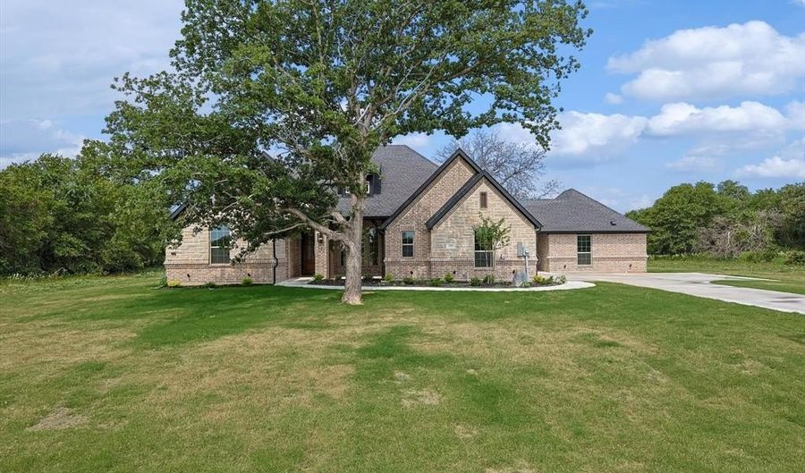 2084 Glenhollow Dr, Weatherford, TX 76088 - 4 Beds, 3 Bath
