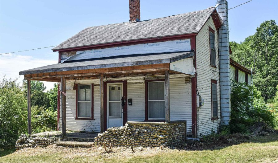 71 Maple St, Brandon, VT 05733 - 3 Beds, 1 Bath