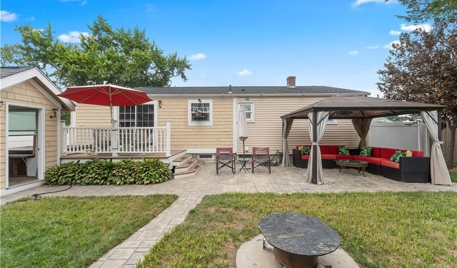 64 Deerfield Dr, Warwick, RI 02886 - 3 Beds, 1 Bath