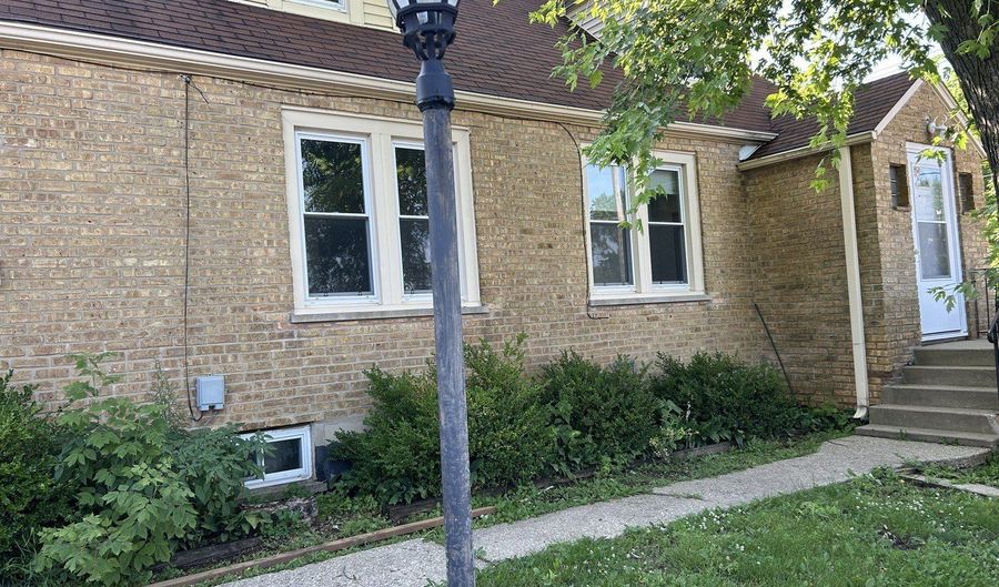 25080 W Il 173 Rte 1, Antioch, IL 60002 - 4 Beds, 2 Bath