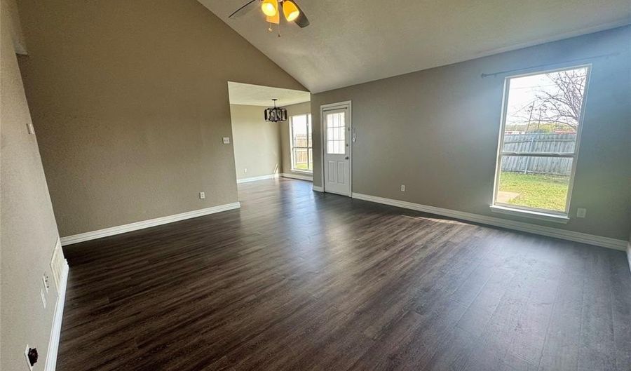 136 Chris Ct, Alvarado, TX 76009 - 3 Beds, 2 Bath