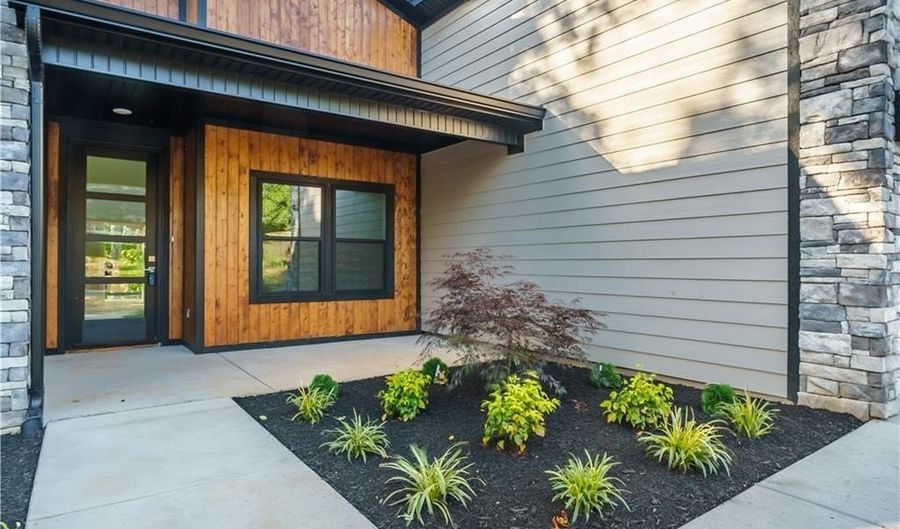 2 Damerham Ln, Bella Vista, AR 72714 - 3 Beds, 2 Bath
