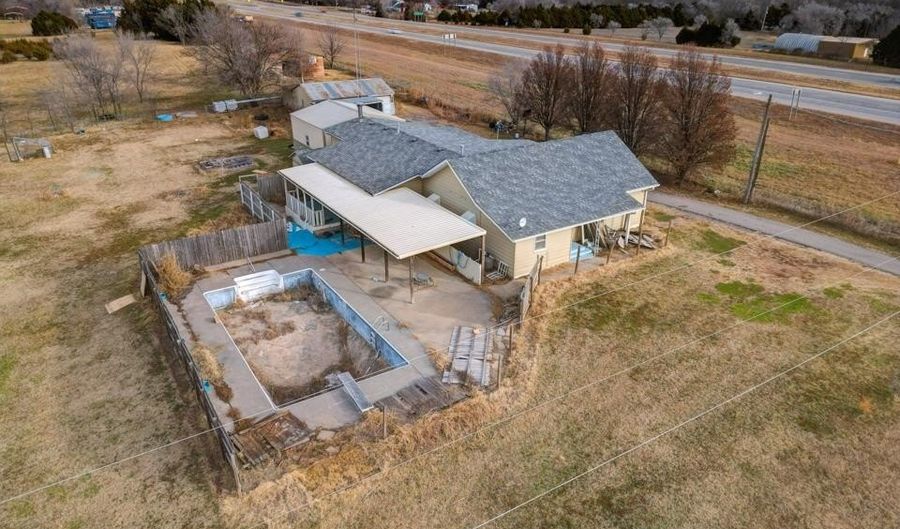 7196 252nd Rd, Arkansas City, KS 67005 - 3 Beds, 2 Bath