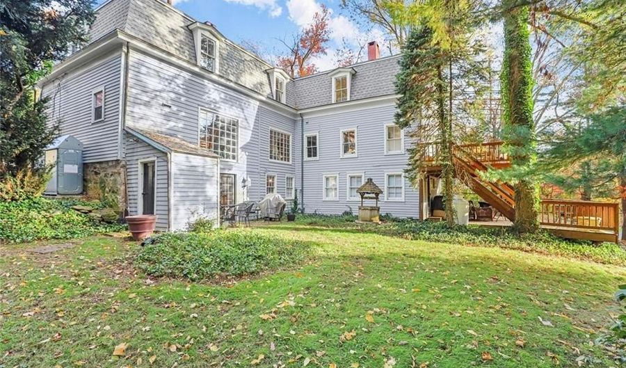 47 Hollow Tree Ridge Rd 47, Darien, CT 06820 - 3 Beds, 2 Bath
