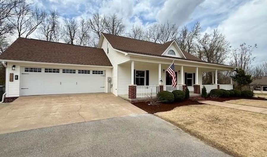 5555 Harrison St, Batesville, AR 72501 - 4 Beds, 4 Bath