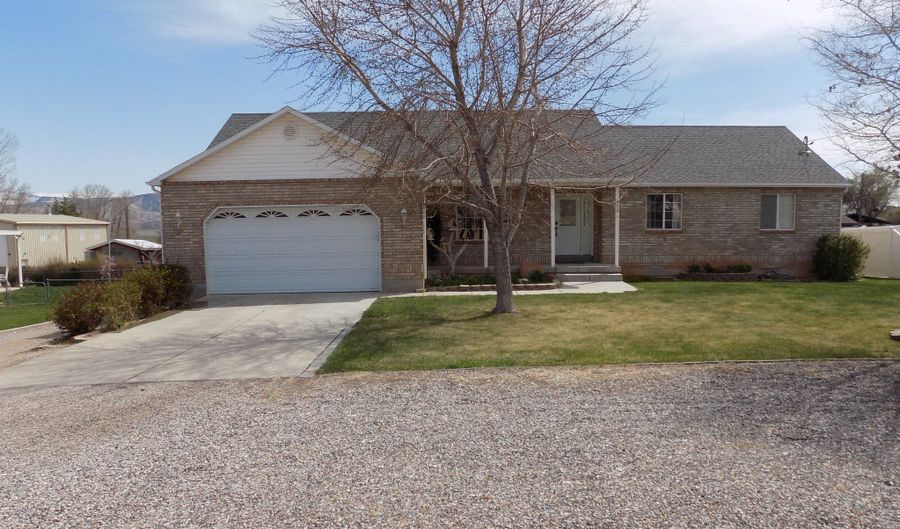 475 W 100 N, Aurora, UT 84620 - 6 Beds, 4 Bath