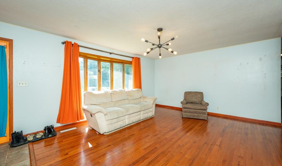 237 Todd Cir, Ames, IA 50014 - 4 Beds, 2 Bath