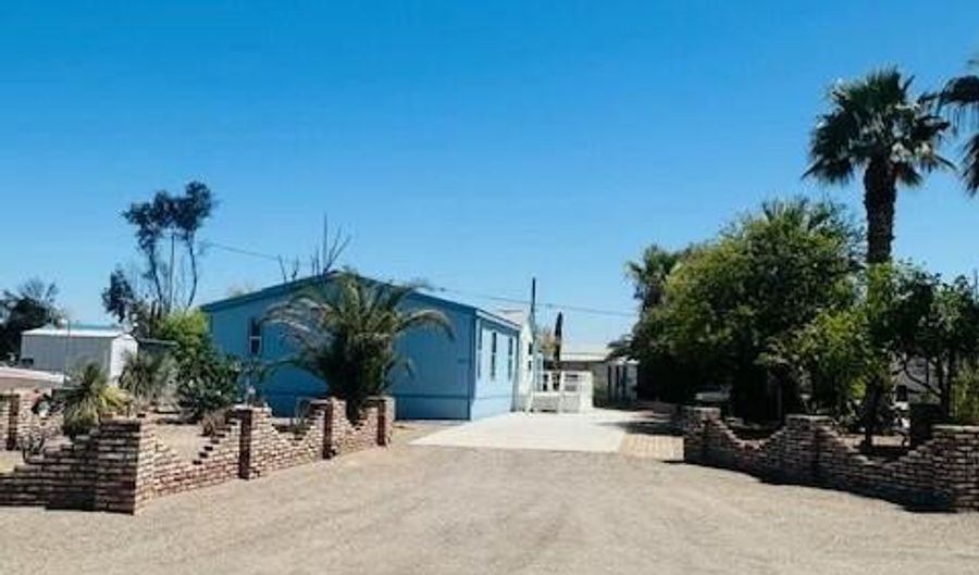 27835 Norris Ave, Bouse, AZ 85325 - 2 Beds, 2 Bath