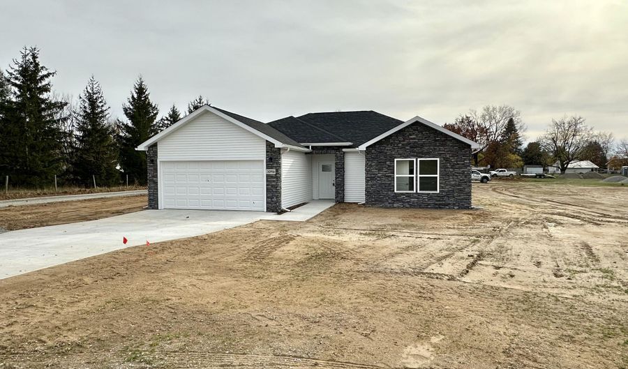 2006 Green Acres Dr, Adrian, MI 49221 - 3 Beds, 2 Bath