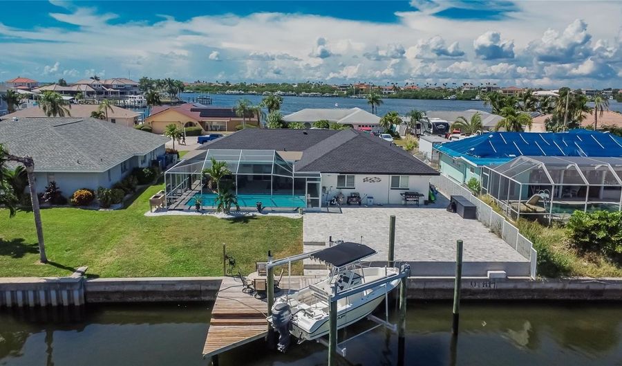 6337 COCOA Ln, Apollo Beach, FL 33572 - 4 Beds, 2 Bath