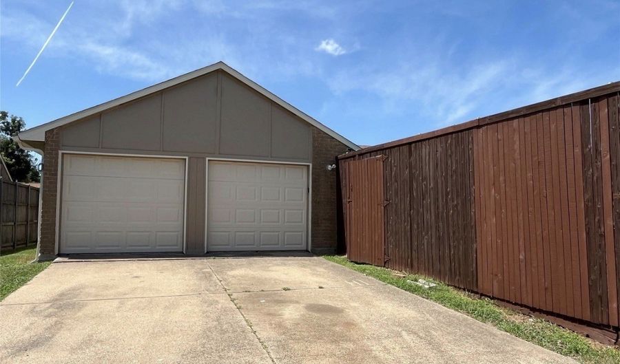 515 English Oak St, Allen, TX 75002 - 3 Beds, 2 Bath