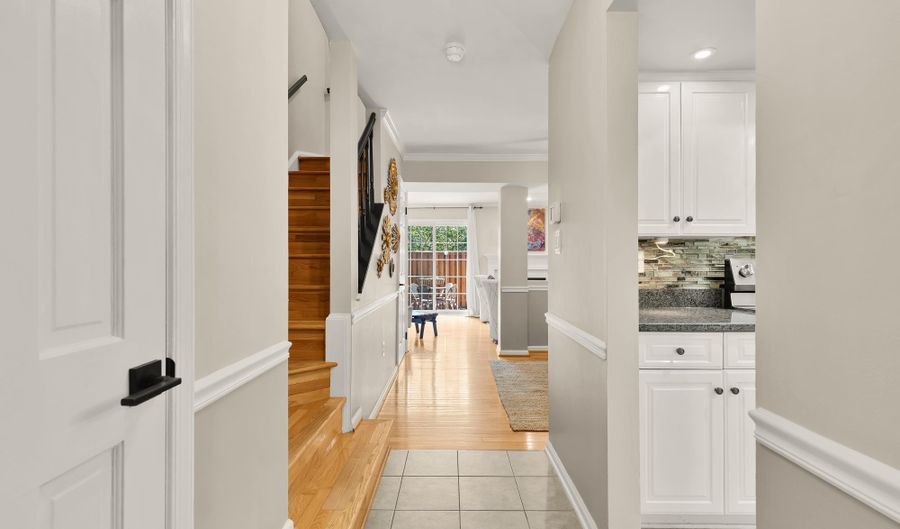 2546 S WALTER REED Dr B, Arlington, VA 22206 - 3 Beds, 4 Bath