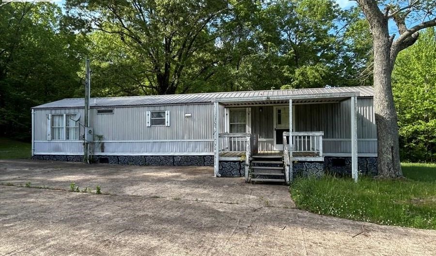 451 NEW HOPE Rd, Big Sandy, TN 38221 - 2 Beds, 2 Bath