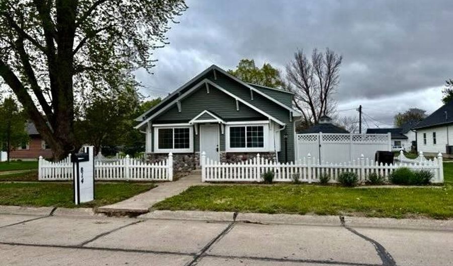 814 W Park St, Albion, NE 68620 - 3 Beds, 2 Bath