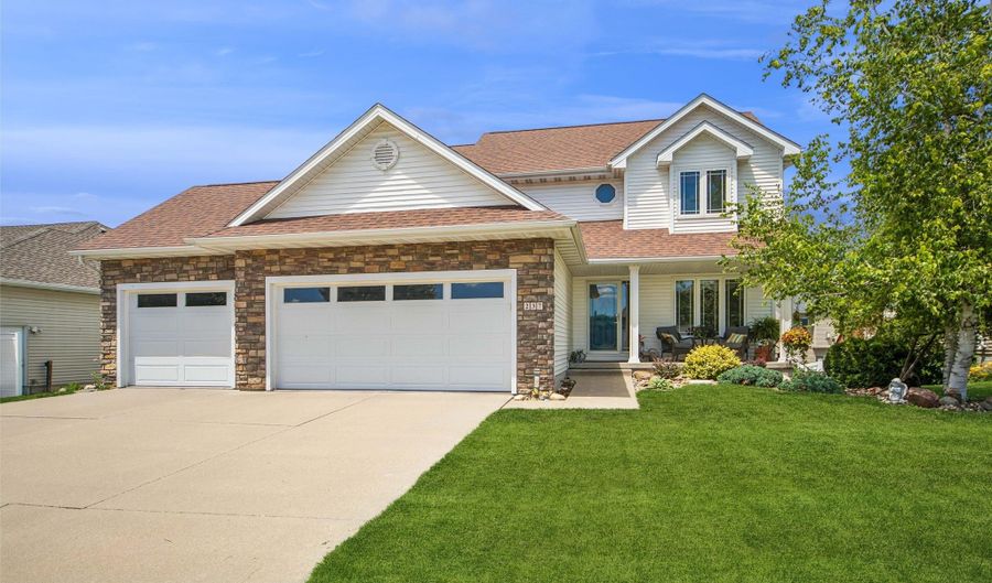 237 19th St SW, Altoona, IA 50009 - 4 Beds, 4 Bath