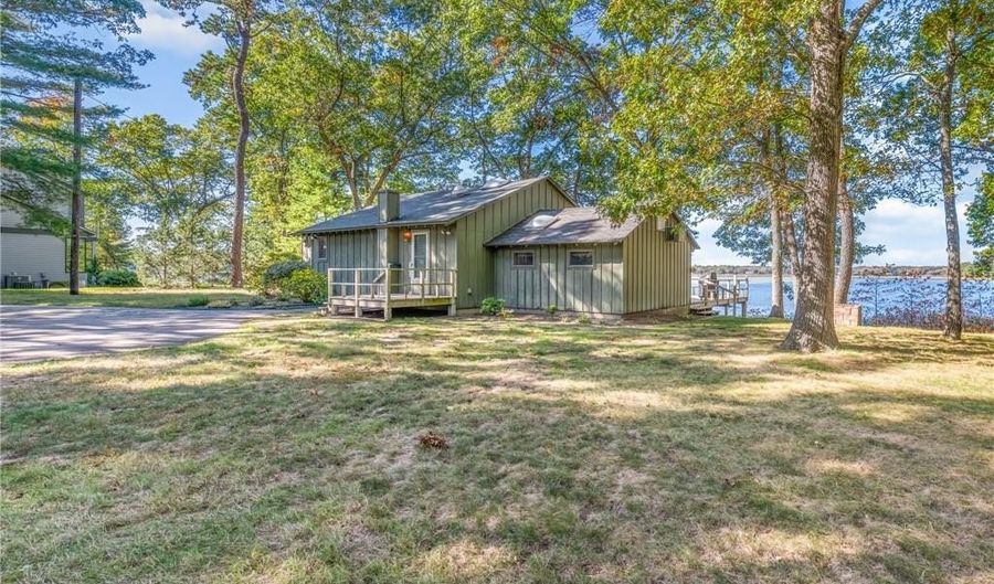 15 George W Finnerty Rd, Barrington, RI 02806 - 1 Beds, 2 Bath