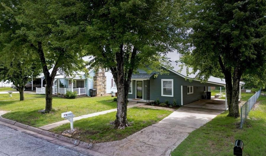 1320 N 9th St, Arkansas City, KS 67005 - 3 Beds, 2 Bath