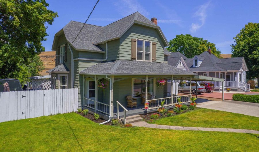 407 1st St, Asotin, WA 99402 - 4 Beds, 3 Bath