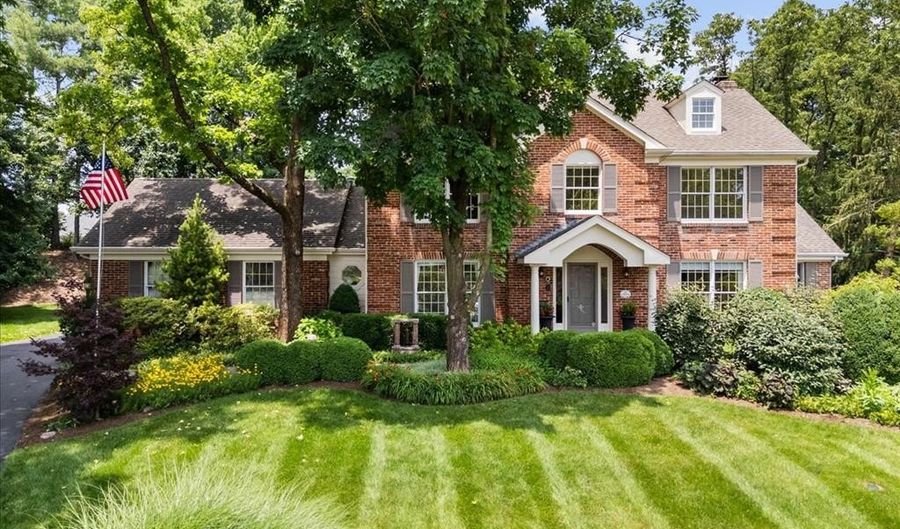 14 Cambridge Circle Ct, Ballwin, MO 63011 - 4 Beds, 4 Bath