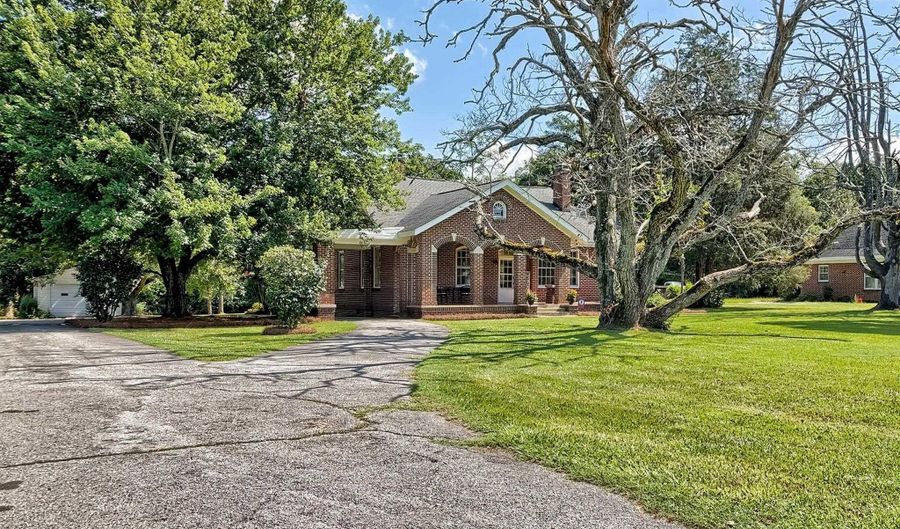 322 Saluda Ave, Batesburg, SC 29006 - 3 Beds, 2 Bath