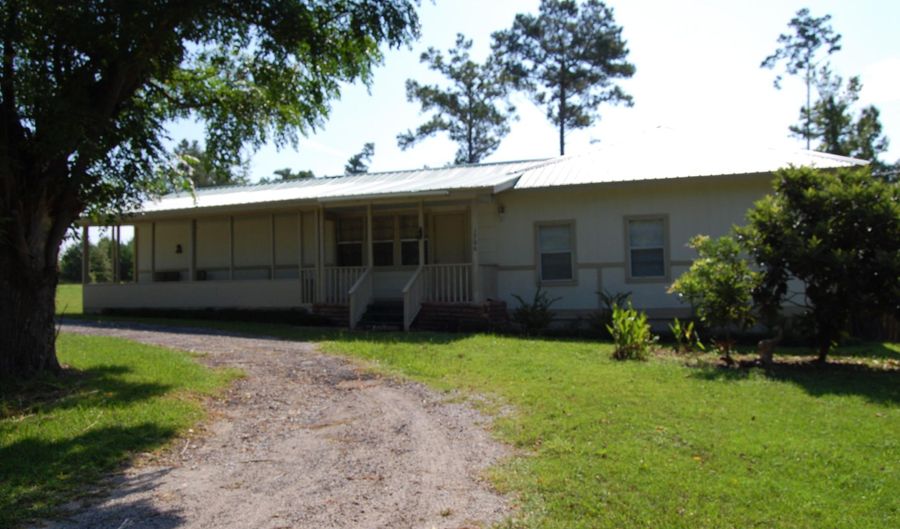 1706 Tennessee St, Alford, FL 32420 - 3 Beds, 2 Bath