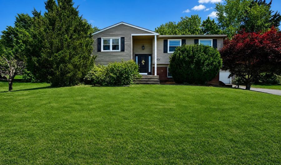4844 PINE GROVE Cir, Allentown, PA 18106 - 4 Beds, 2 Bath