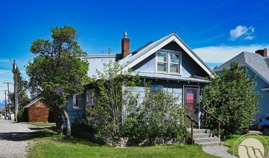 210 E 4th Ave, Big Timber, MT 59011 - 2 Beds, 2 Bath