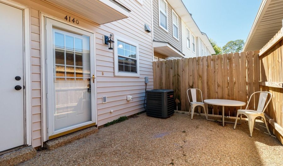4140 Jefferson Woods Dr, Baton Rouge, LA 70809 - 2 Beds, 2 Bath