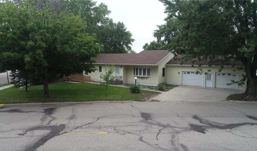 717 Westwood Dr, Alexandria, MN 56308 - 2 Beds, 1 Bath