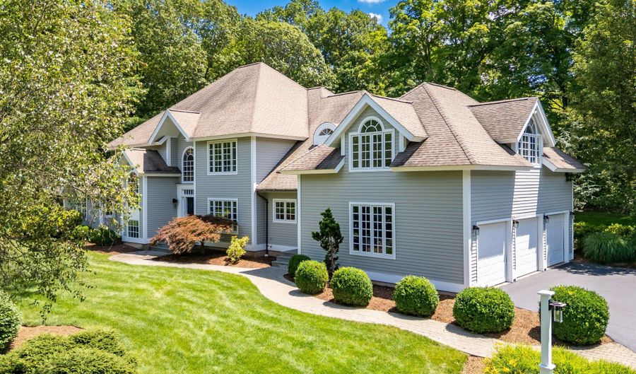35 Foothills Dr, Avon, CT 06001 - 5 Beds, 6 Bath