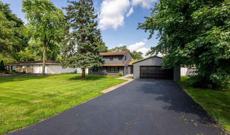 4 N327 7th Ave, Addison, IL 60101 - 4 Beds, 3 Bath