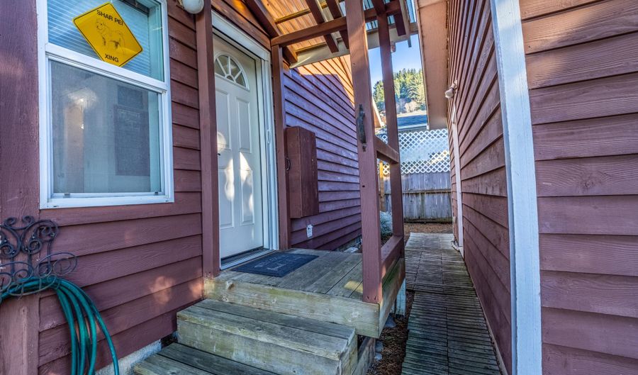341 W 7th, Yachats, OR 97498 - 3 Beds, 2 Bath