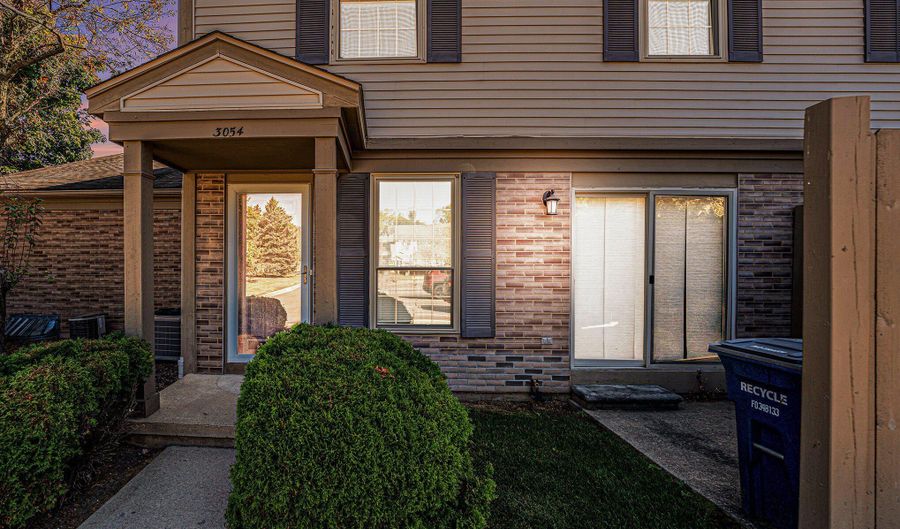 3054 Forest Creek Ct, Ann Arbor, MI 48108 - 2 Beds, null Bath