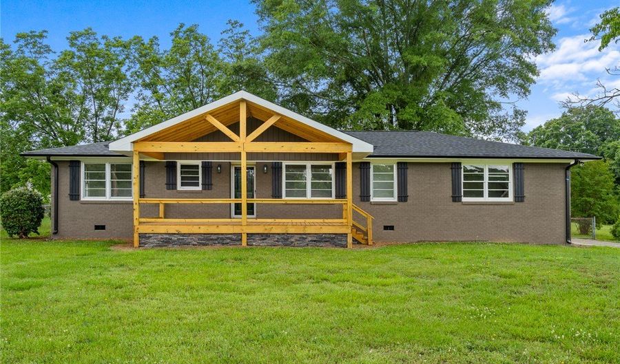 300 Vandiver Rd, Anderson, SC 29621 - 3 Beds, 2 Bath