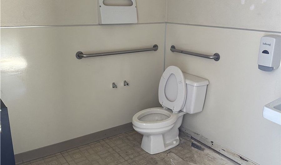 21065 Bear Valley Road 21065, Apple Valley, CA 92308 - 0 Beds, 0 Bath