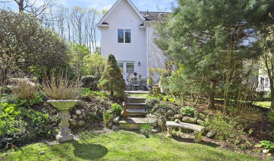 78 Hoyts Hl, Bethel, CT 06801 - 4 Beds, 3 Bath