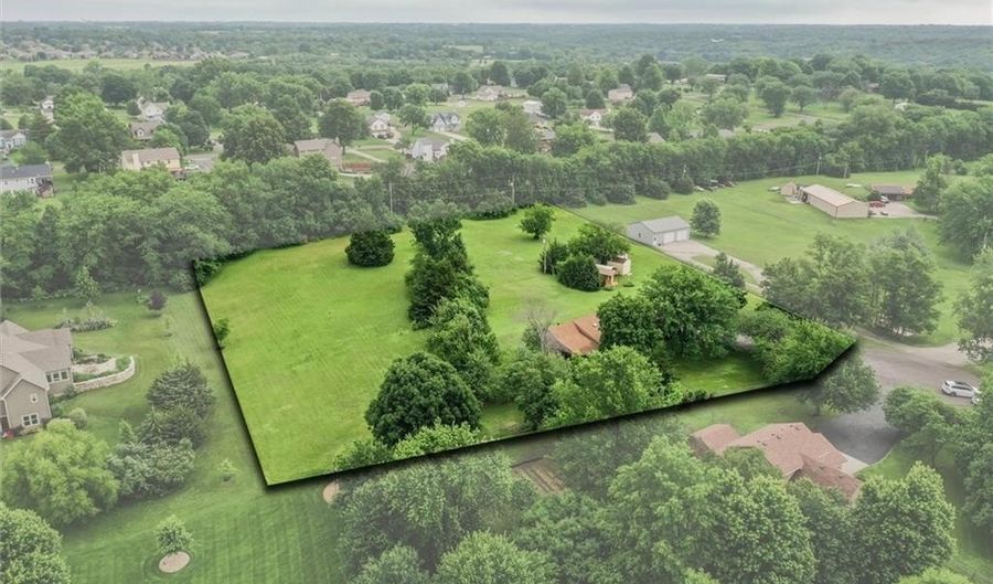 18345 Nottingham Ct, Basehor, KS 66007 - 3 Beds, 2 Bath