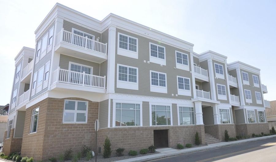 2 Hennessey Blvd 304, Atlantic Highlands, NJ 07716 - 2 Beds, 2 Bath